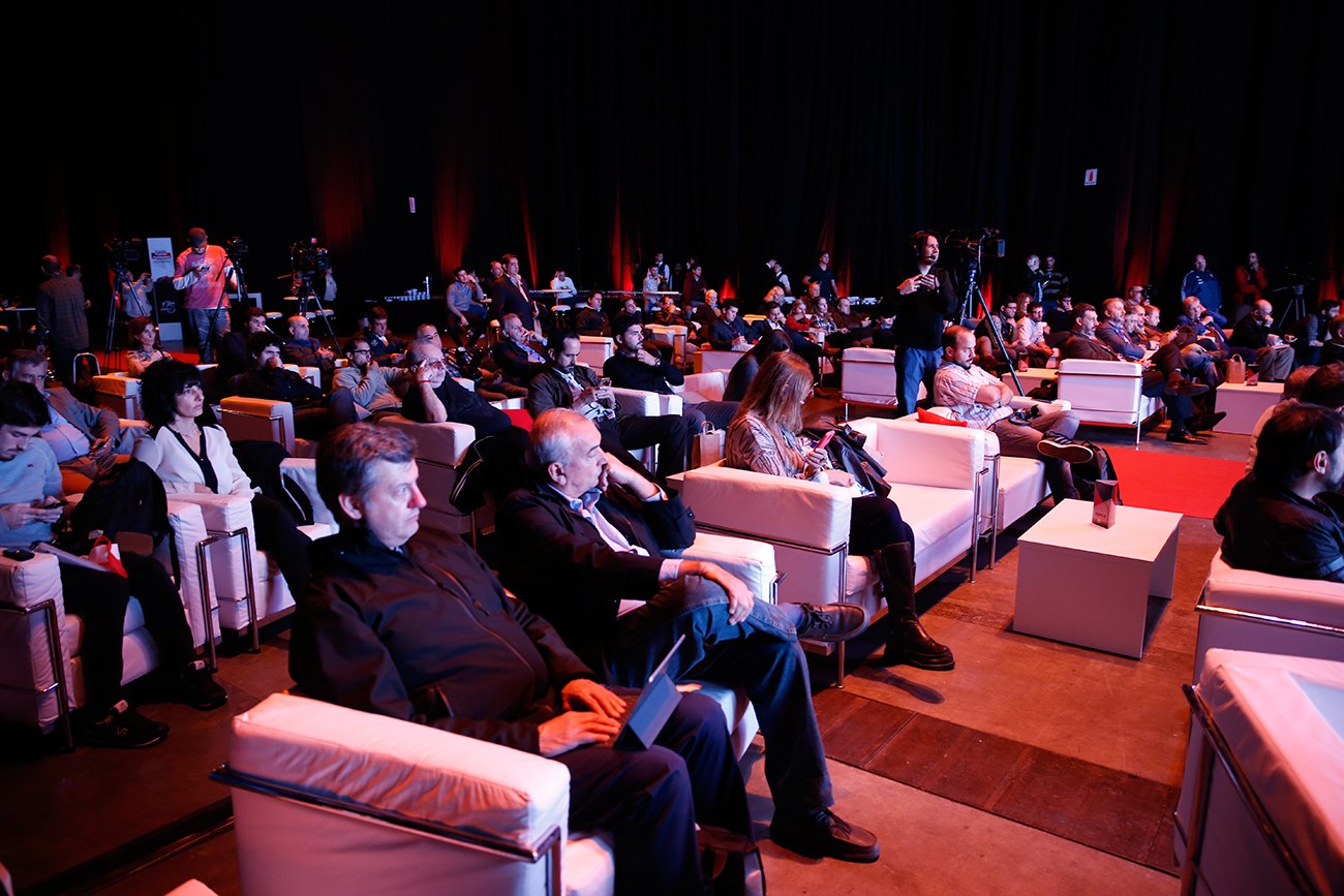 Periodistas en la presentación del Tractor Autónomo Case IH en La Rural, 2017.
